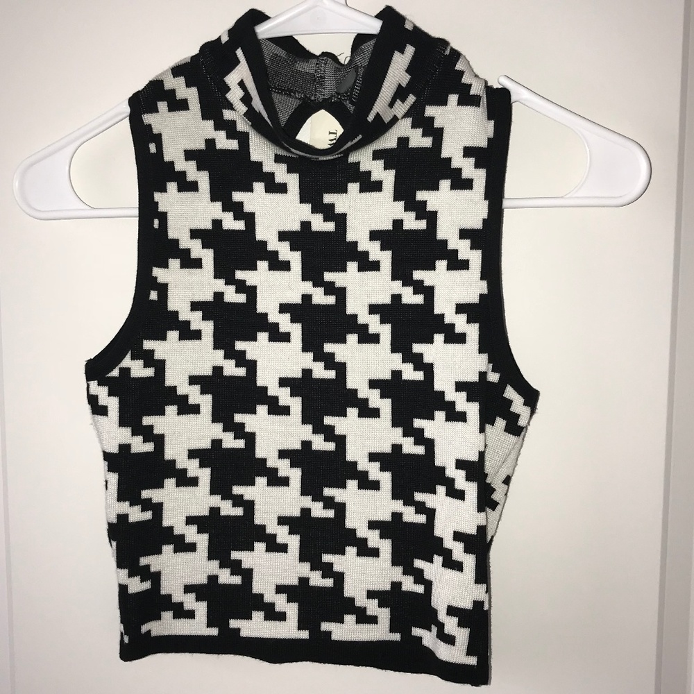 Forever 21 Black and Cream Sweater Crop Top Size S